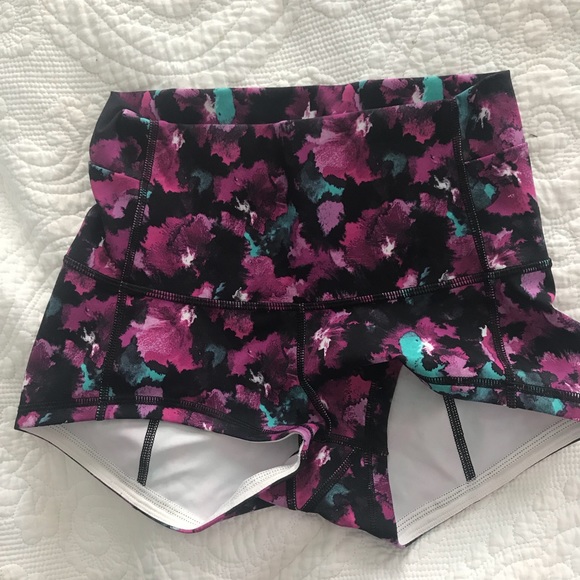 Lulu lemon spandex shorts - Picture 1 of 3